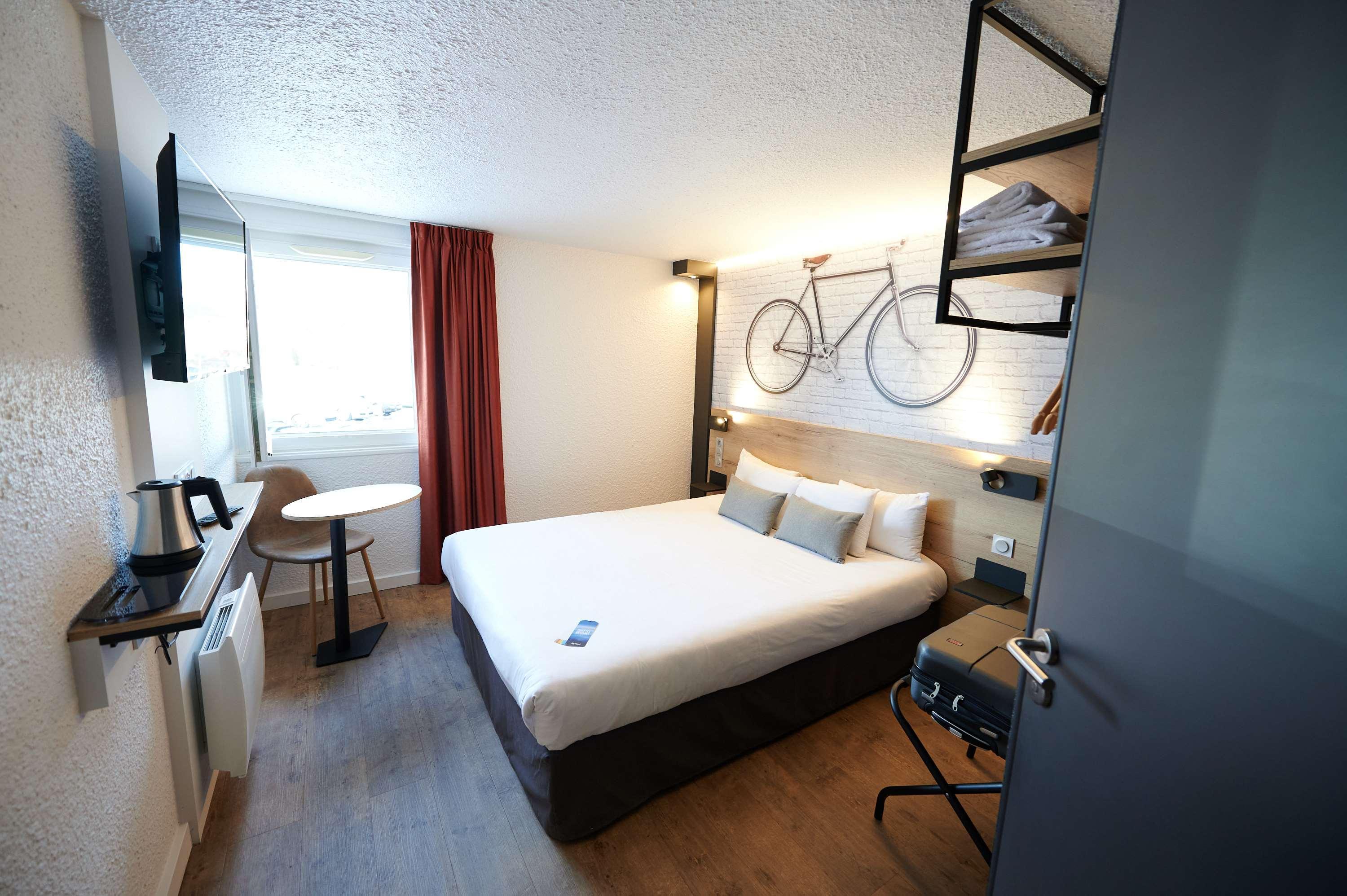 Kyriad Hotel Laval Laval  Exterior foto